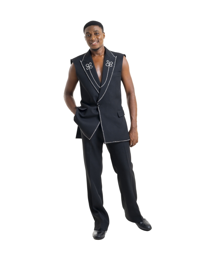 The Noir emblem suit (male)